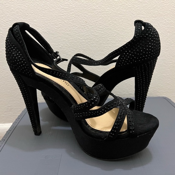 Gianni Bini Shoes - Black Gianni Bini Heels size 7.5